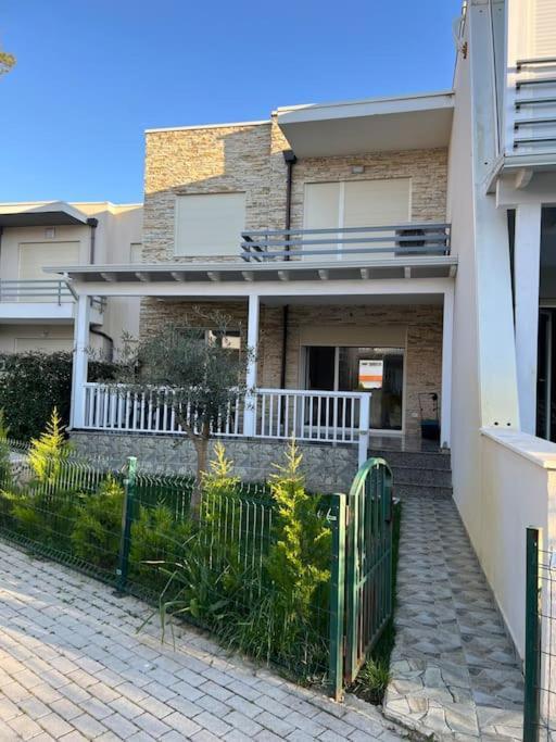 Casa Al Mare, Lura 3 Gjiri I Lalzit Hébergement de vacances *